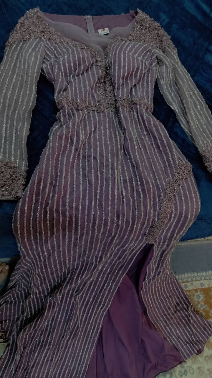 فستان مناسبات بالون البنفسجي فستان ثكيل بالبس ويطلع الجسم قالب قياس يلبس 42/44
واشتريته قبل ست اشهر ب160 وابيعه ب60 وبي مجال الي تريدو تراسلني خاص


**إذا كنت صاحب هذا الإعلان وتريد حذفه لأي سبب، رجاءا أرسل رسالة إلى الدعم الفني**