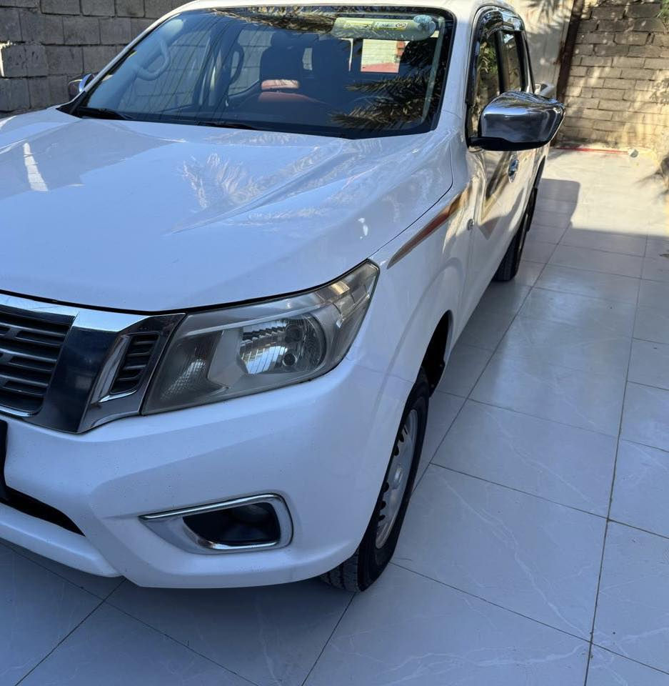 سلام عليكم للبيع نيفاره مديل 17 كير عادي رقم اربيل الجديد مكفوله من الصبغ ولضربه ولتبديل مكينه مفتوحه لاتبخير ولاتنقيص السياره جديده وجاهزه من كلشي حداده جديده طخم تاير جديد تبريد تدفئه السعر 128 مكان سياره بصره قضاء القرنه للاستفسار ***********
