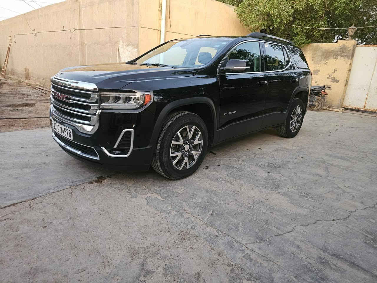 GMC ACADIA 2023 SLT
1️⃣فول مواصفات عدا البانوراما
2️⃣رقم اربيل بأسمي مو بأسم شركه تريد مداور تريد وكاله 
3️⃣حادث سطحي بدون دواخل مثل ما موضح بالصور :
جاملغ والدعاميه بلاديه فقط تصليح
 البنيد كلير امريكا 
والبجم كبس بلاد 
4️⃣مكينه 2000 تيربو
5️⃣السعر :215وبيها مجال بسيط كلش
6️⃣السياره جاهزه من جميع النواحي
7️⃣للتواصل مع الأرقام التاليه:
***********_*********** 
واتساب وخط

