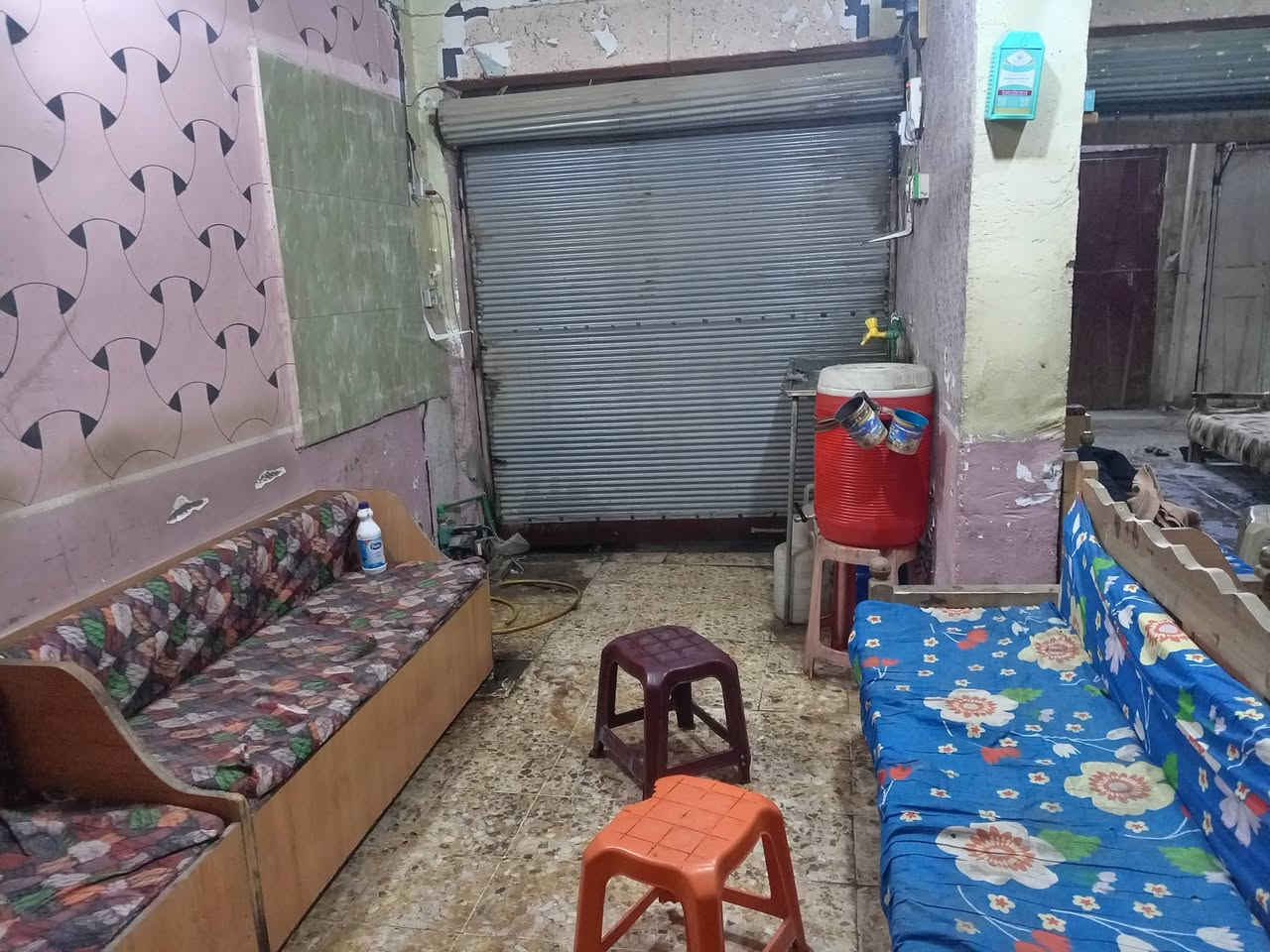 يا الله  بسم الله الرحمن الرحيم 
غراظ مقهى كمله للبيع التفاصيل اكتب تم واني ارسلك 
***********
