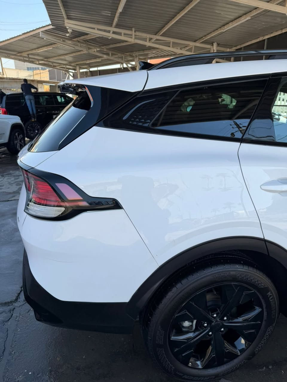 السلام عليكم 
كيا سبورتاج 2025 X-Line أبيض صَدفي، وارد أمريكي، رقم بغداد خصوصي، ممشى 14,000 كم، مقاعد جلد 5 ركاب، فتحة سقف بانوراما، شاشة، بصمة تشغيل، كشنات تبريد، 4 أنظمة قيادة، السيارة فحص كامل ونظيفة جداً، بارد فقط بالجامع الخلفي جهتين وأمامي جهة وحدة، بدون حوادث أو شاصي او ايرباك السياره مابيها قطره صبغ عدا ليه لخلفيه جاهزه السعر المطلوب 24500$
من يرغب بالشراء عليه الاتصال بالرقم التالي *********** كرار
