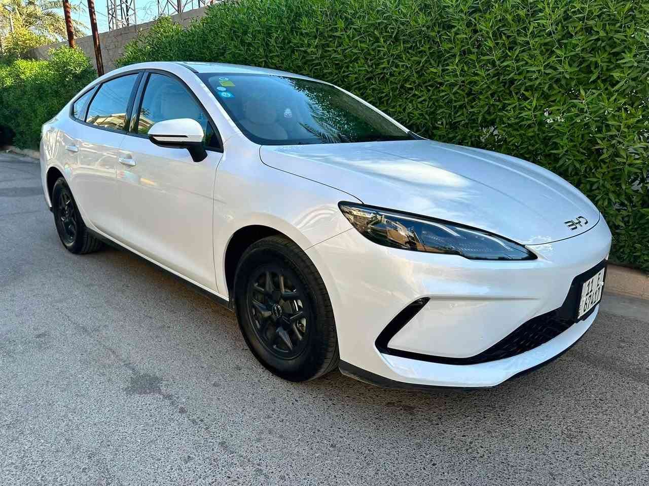 السلام عليكم بي واي دي سيل 0.5 ماشيه 24 الف كيلو الكلي بانزين وكهرباء مواصفات معروفه الاعتياديه رقم بغداد مكفوله كفاله عامه عدا رصعه بسيطه بالبنيد والباقي كفاله كلهة السياره وجديده عله وضع الزيرو 
السعر 19,000,000 دينار عراقي وبيهة مجال جدا بسيط 
الرقم *********** بي واتس ممتواجد فيس 
عنواني بغداد العامريه
