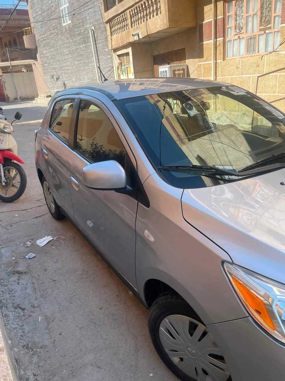 ميراج موديل ٢٠٢٤دخول جديد ماشيه ١٦مايل
حادثه بابتين مبدلات ومصبوغات وبارد بتكمه وشويه من قماره
بدون رقم منفيس بسمي  ايرباك برده فقط✅
مواصفاته 
شاشه كاربلاي
جام اوتو 
رادار امامي
تبريد تدفئه بيانو لمس 
مانع نزلاق 
مخرجUBS
نظام الايكو الاقتصادي
محرك ٣سلندر
سعرها ٨٠وبيه مجال 
مكانه ديالى بعقوبه *********** اتصال او وتساب
