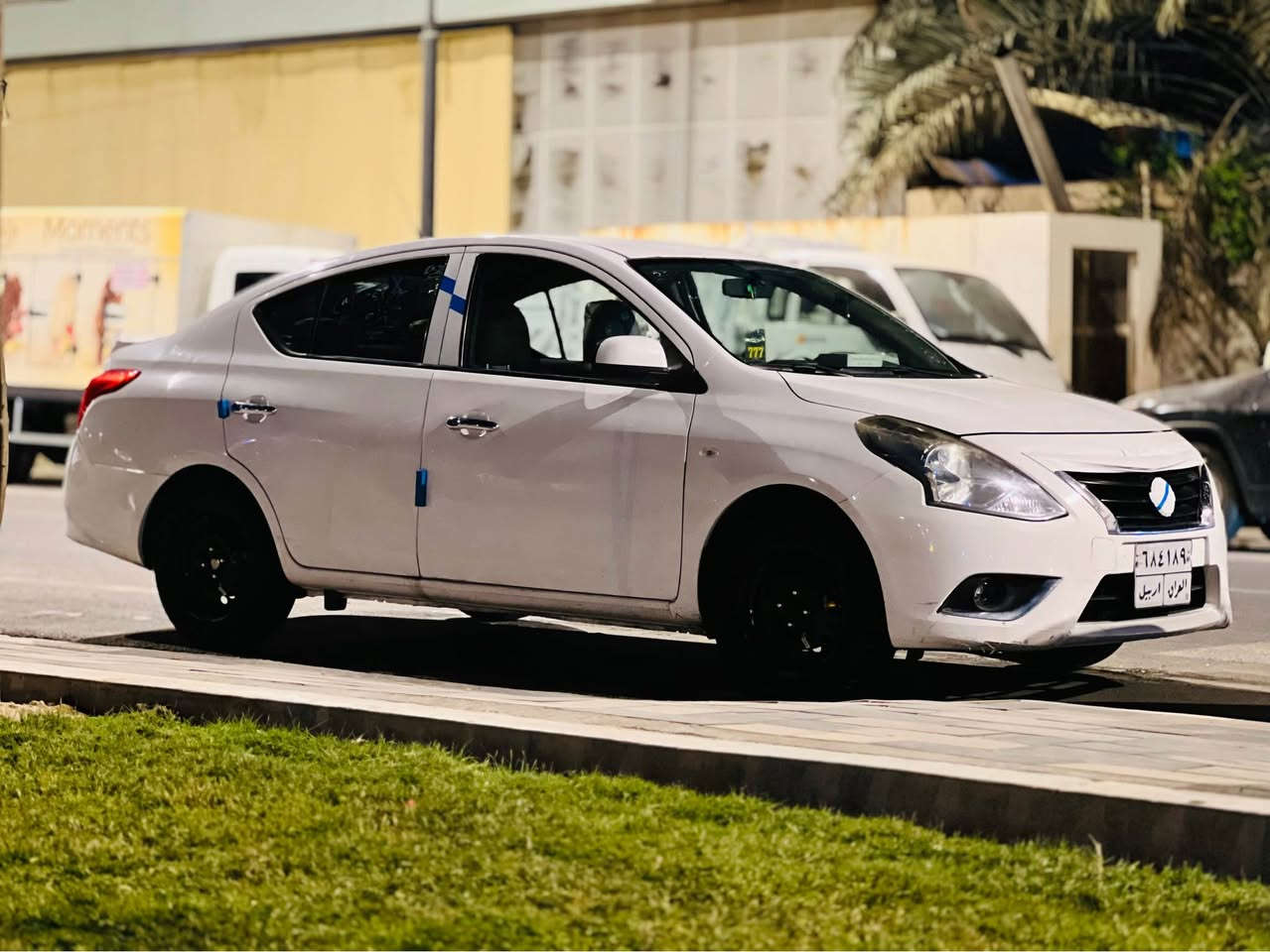 سلام عليكم 
نيسان صني مديل 2021 
بيه ضربه بين بابين ع جهت عبري وبيه بلجاملغ الوره سايق بس 
كير مكينه كفاله 
تبريد تدفىه شغاله
كهربائيات شغاله 
لايت زنون 
سياره حلوه ونضيفه 
سنويتها تنتهي بشهر 10 رقم اربيل 
وكاله بسمي 
سعر ب90 وبيه مجال حك الجيه
رقم  اتصال *********** Singapore
