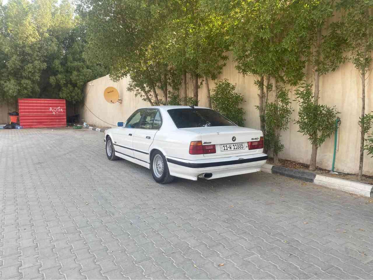 سلام عليكم 
BMW - E35- 520 - مديل 1990
سياره حلوه ونصبتها تخبل 
نقوصات السياره تبريد ونقص فقط كمبريسر 
حداده 60/100 
مكينه مفتوح كير جديد قبل فتره شاده 
تايرات جدد ويل خليه 
دواخل بيجي 
تنته جام امامي كهرباء 
كهربائيات كلها شغاله
كلوبات صالون اشاير سكن كله شغال 
سياره يحتاجله ترتيب مال واحد جناي 
مصبوغه عام للجماليه فقط بدون ضربه بدون خياسات 
مكان السياره البصره قضاء القرنه 
بتحديد بني منصور 
رقمي *********** تتواصل وياي علنت ما تحصلني 
سعر سياره 43 وبيه مجال للطيبين ويدللون 
واذا مو شراي لا توصلني المدينة, البصرة
