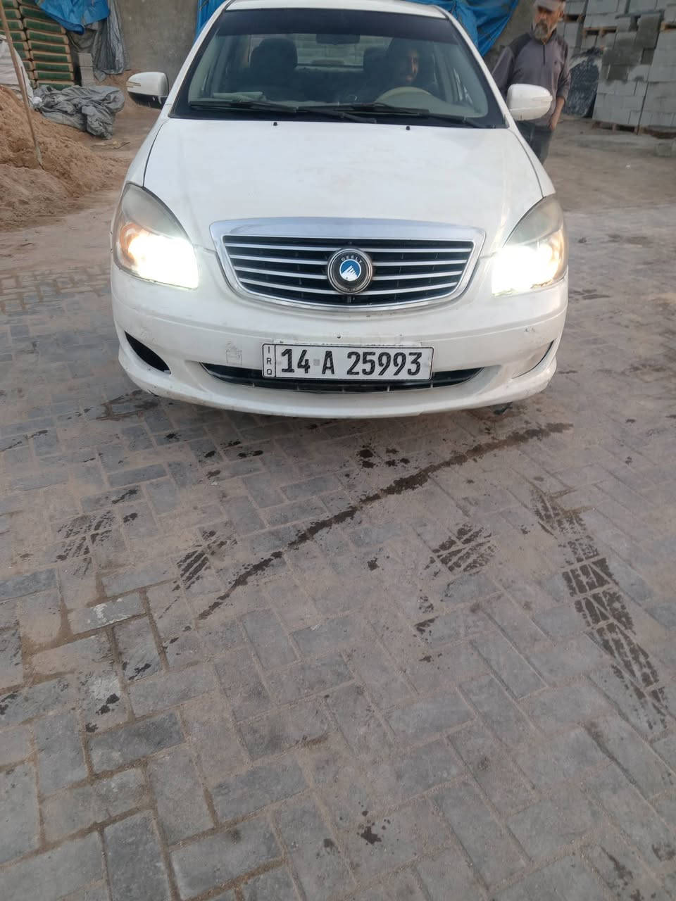 جيلي موبل موديل 13 رقم انكليزي بصرة بسمي
مكينة كورلا 1800 كير عادي هزة جديدة حدادية 70 بالمية بدي شوف العين  سعر 37 وبيها مجال ***********
