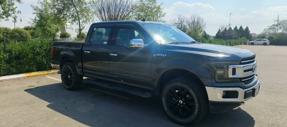 فورد F150 موديل 2020 محرك 5000 باب طويل بدي قصير بدون صبغ بدون ايرباك بدون دواخل حادث طخة خفيفة بالدعامية الامامية جهة السكن فقط خمس انضمة قيادة دفع رباعي كامرة دوارة وكاميرة امامية مانع تصادم ومانع انزلاق ونظام نزول منحدرات هاند بريك بصمة اوتو ستوب شاشة كبير ابل كار بلي لايتات زنون بلادي ماشية 62 الف كم بيها جاملغين وبنيد مفتوحة وراجعين شاديها بدون حادث من جتي من امريكا
*********** أربيل, العراق
