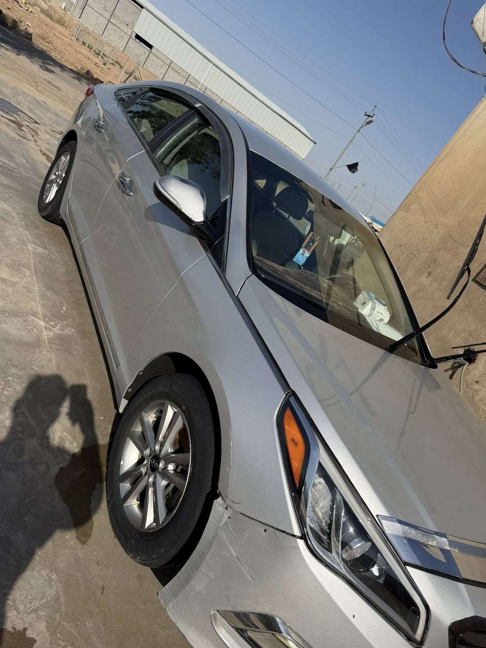 السلام سوناتا ٢٠١٧ أمريكي ضررها من أمريكي كلين بدون حادث بس بالعراق صار بيها ٣ قطع وسونار موضح بالصور باب وجامرلغ وبنيد كلير للجماليه سياره جاهزه من كلشي 
صدر جديد قبل شهر فتحته امامي خلفي جديد 
باتري جديد 
ادامه عامه بلكات نوزلات مجاول جديد 
تبريد ثلج 
تدفئه شغاله 
تخم مازادت وبك لايتات جدد 
جاهزه كامله مابيها اي نقص 
رقم ديالى تحويل ثاني يوم 
السعر ١٠٧ وبيها مجال 
للاتصال *********** 
مكاني بغداد الغزاليه الهياكل شارع ٦٠ 
            أو ديالى جديدة الشط
