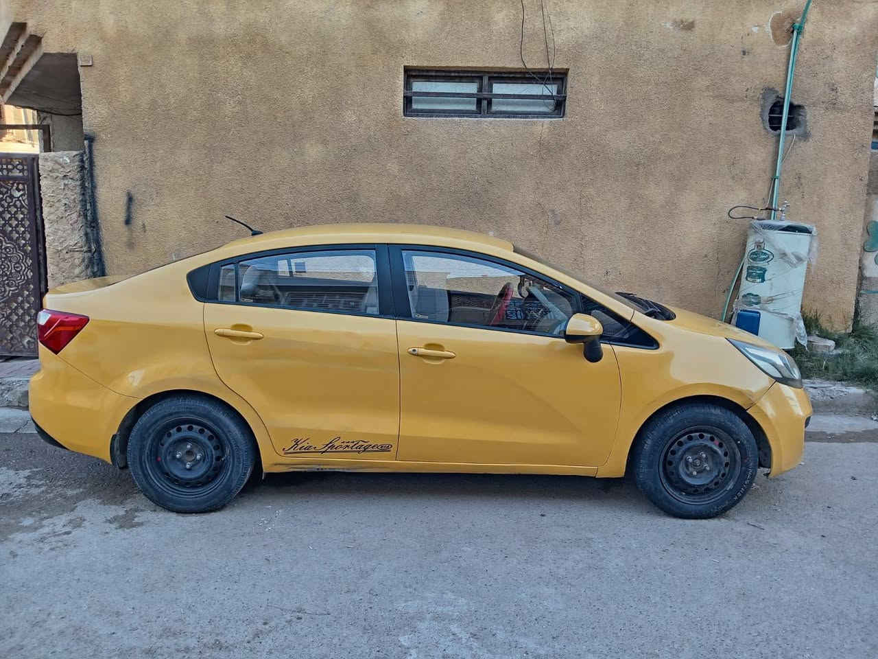 السلام عليكم للبيع كيا ريو ١٣خليجي محرك ١٦٠٠ دوش رقم أنكليزي سياره نضيفه بأسمي تحويل ثاني يوم والعقد مروري السعر ٧٧ بيه مجال قليل رقمي *********** بي واتساب
