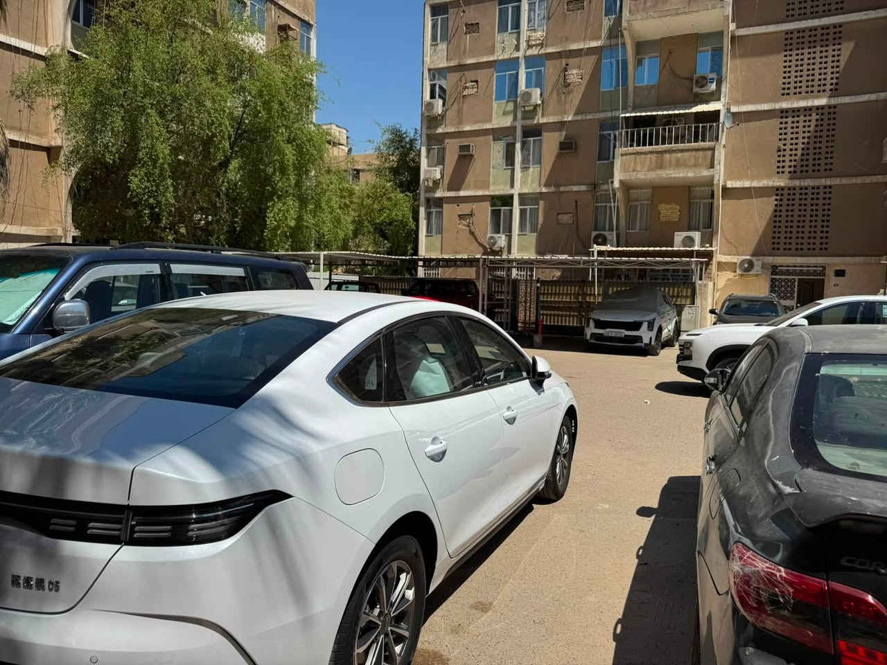 سلام عليكم بي وايدي دسترويل للبيع كامله غراضها مكان بغداد زيونه ***********
