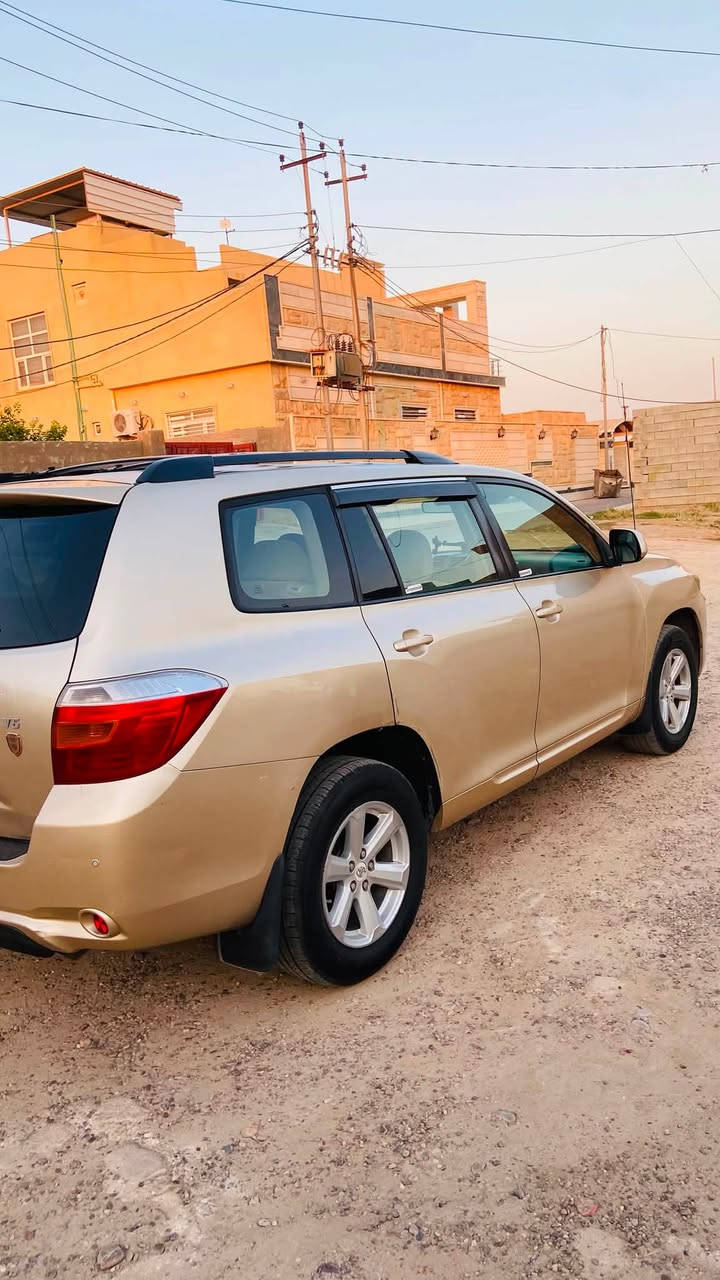 السلام عليكم 
هايلندر 2008 
بيها قطعتين 
كير محرك تبريد شرط 
مكانها صلاح الدين قضاء الضلوعية 
اتصل وتدلل ***********
