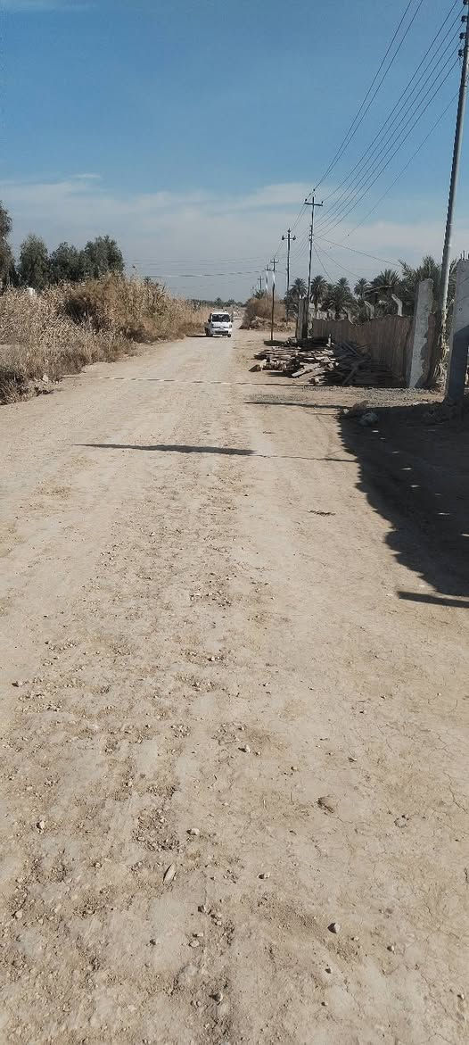 قطعه ارض للبيع المساحه 2دونم طريق حله نجف قرب البوابه واجهيه شارع رئيسي سعر مناسب جميع الخدمات بيها *********** للستفسار تبعد عن التبليط 100متر
