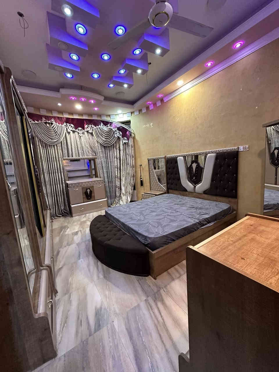 اللايجار ✅
————
دار 🏠 في كوت الحجاج 
مساحة ✏️ : 125 متر 
بناء سنت 2025 
طابقين يحتوي على اربع غرف نوم/ صالة / استقبال / مطبخ / صحيات عدد 3 / شارع عريض / يصلح لجميع انشطة تجارية
——————————————————————————
الاستفسار 
تصال على رقم هاتف
 *********** / عنوان لمكتب حي زهراء يم مستشفى نفط عقارات ابو انور 
————————————————
ملاحظة / لجميع زبائن عقارات ابو انور يتوفر جميع انواع العقار تجاري وسكني ويتوفر بنايات تجارية ومميز وبسعر معقول بوارد مميز جدا لبيع وايجار / يتوفر بيوت وشقق محلات طوابق مفتوحة لايجار ولبيع كذالك 
.
.
نستقبل جميع عروضكم عقارية لبيع وايجار
