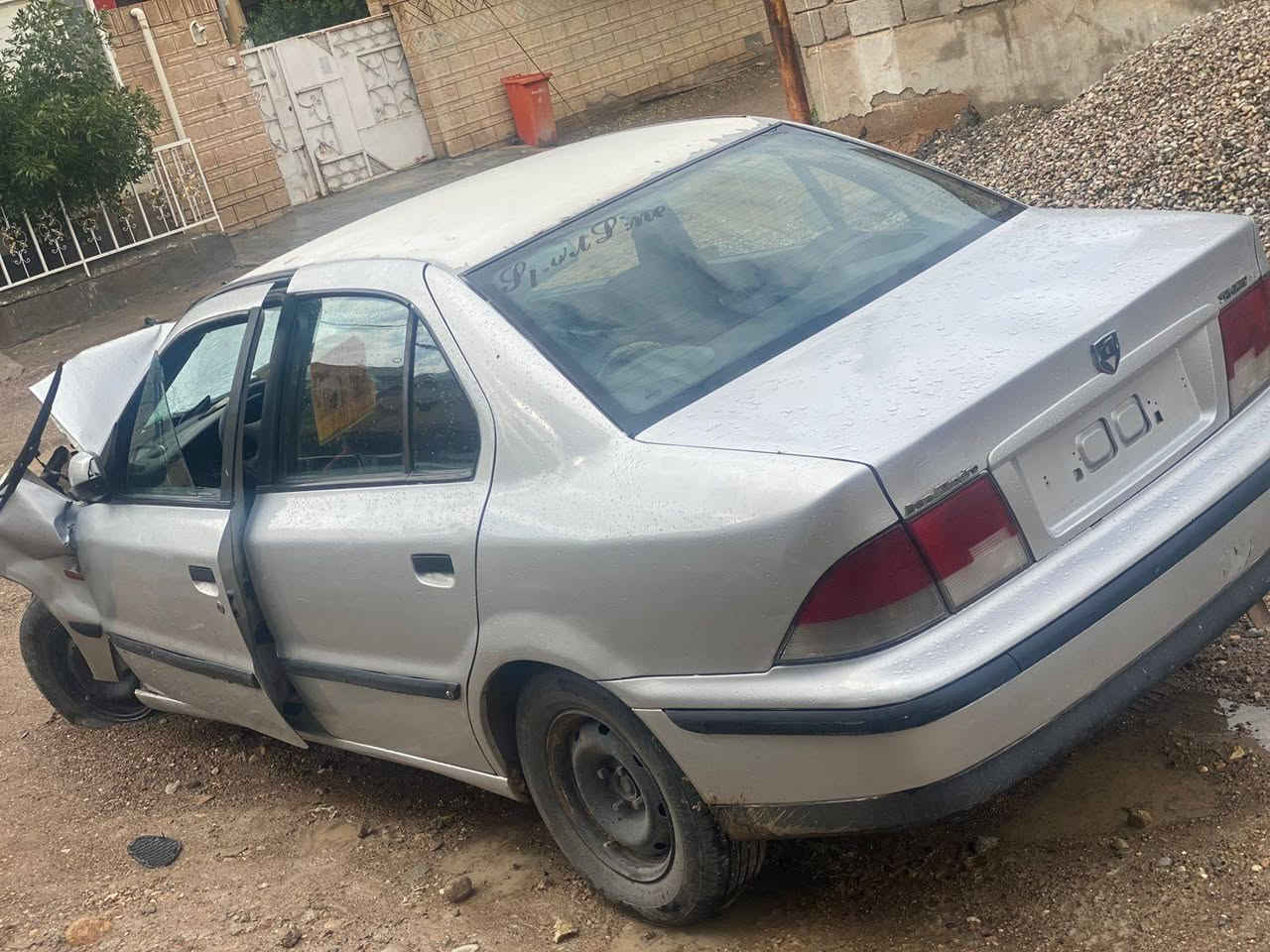 للبيع سياره على حادثها رقم بغداد انكليزي باسمي ومميز حلو رقمها كير ومكينه جدد تبريد منضومه كامله ثلج هي سياره جانت جاهزه قبل الحادث 
عنواني بغداد وسياره بديالى عفتها 
***********
