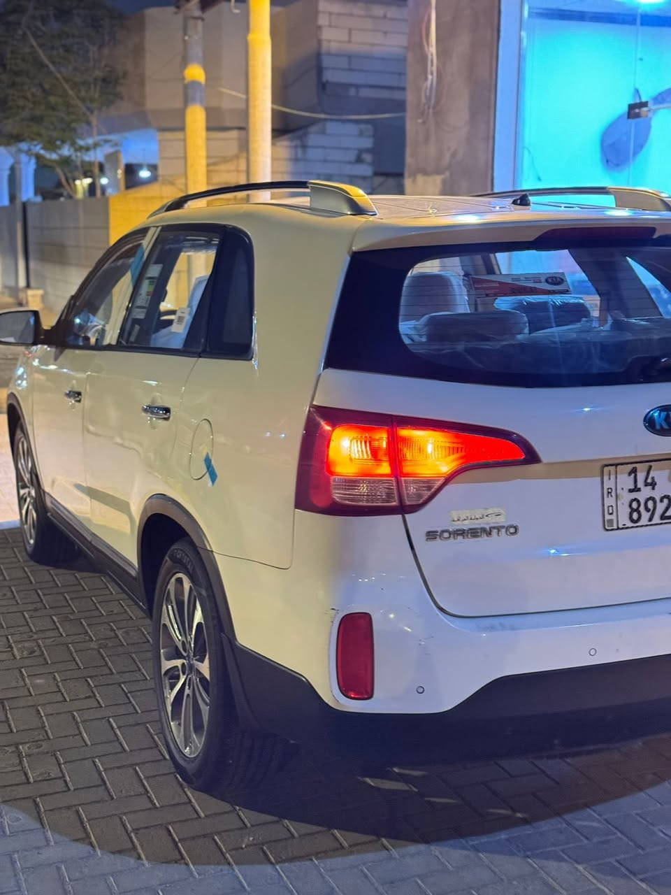 السلام عليكم ورحمة الله وبركاته 
بيع مستعجل
سورنتو خليجي مديل ( 2015 ) بيه بنيد ومدكر وباب فقط مكينه و كير كفاله والتبريد والحداديه كله جاهز سياره جاهزه كلش
مكينة ٤ سلندر السعر ( 121  $) وبيه مجال 
ملاحظه: اخوان اني مكلف بالنشر للاستفسار الاتصال على الرقم 
***********. ابو الجود
