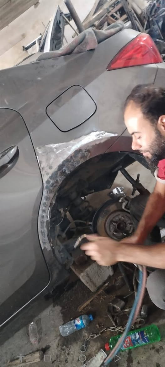 كورولا 2017 الضرر موضح امامك بيها اربع قطع بلاديات من دون دواخل السعر 115 وبيها مجال قليل
***********
