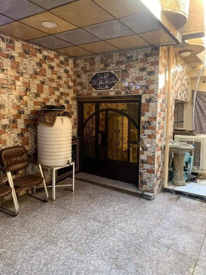 للبيع او مراوس 200 متر طابو ملك صرف طابقين مسلح  باسمي البيت يحتوي على 4 غرف نوم وستقبال 7ونص ×4 ومطبخ 5×6 وملحقات داخل وخارج ومحل طالع من البيت 5×6 موقع ممتاز على ساحه عنوان بغداد  الشعب نهاية فورتات مال مستشفى الزهراء الاهلي بدايه الجمعيه وراء الجامع محترك مقابل ساحه مونديال غير متواجد فيس شراي يتصل *********** /***********

