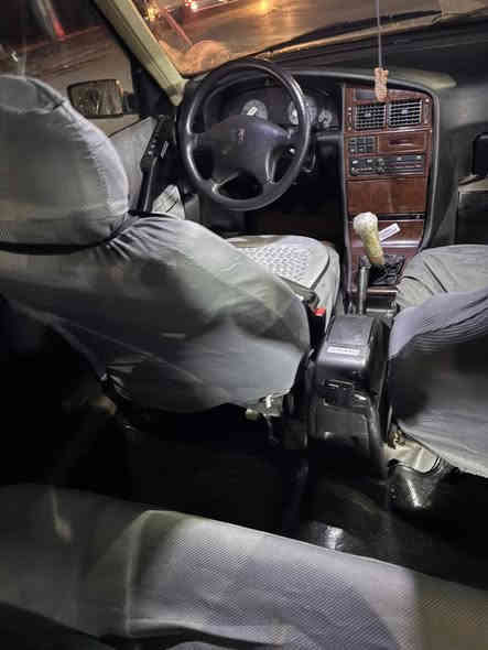 سلام عليكم بيجو بارص للبيع مديل 2015 سيارة مكفولة بيها بس داير خلفي  سيارة جاهزة صدر امامي خلفي كلة جديد تيرات جديد بارحة مبدال مشط ستيرن جديد وكلج وكير سيارة خير من الله سيارة بسمي تحويل ثاني يوام سيارة جاهزة مصفرة غرمات وهيئة مكاني بغداد سعر 53  وبيها مجال قليل رقم ***********
