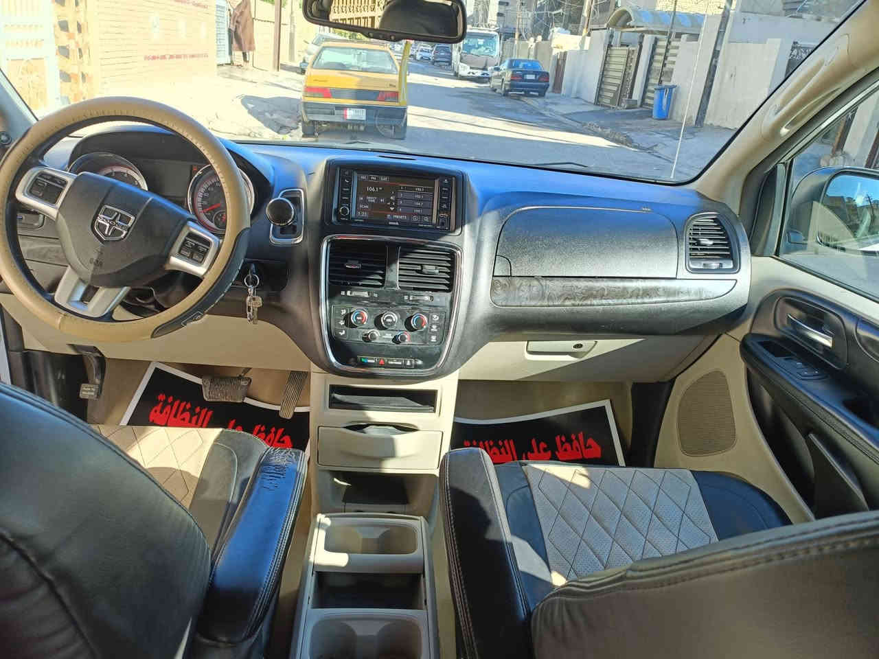 السلام عليكم 
دوج كرفان ابيض رقم بغداد باسمي موديل 2014
حادثها باب الخلفي مع الجاملغ الخلفي 
بيها منظومة غاز 80 لتر 
ارضية وكشنات مدوشمة
تشغيل عن بعد 
سيارة جاهزة من كل شي
كير ومحرك وحدادية
سنويتها 2028
مكاني بغداد المشتل 
السعر 155 
للاستفسار خاص او التواصل على الارقام
*********** /*********** بيهن واتساب
