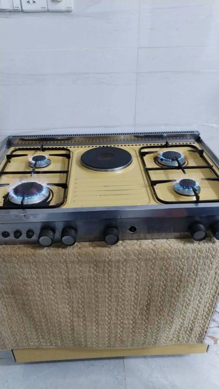 طباخ للبيع4 عيون ومع فرن شغال ب100 وبيه مجال
ناره قويه وزينة ما شاءالله مكاني الكوت


**إذا كنت صاحب هذا الإعلان وتريد حذفه لأي سبب، رجاءا أرسل رسالة إلى الدعم الفني**