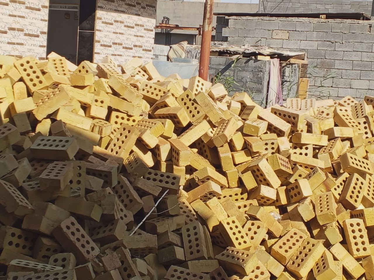***********
يوجد طابوق جمهوري جديد مو مبني للبيع ويوجد طابوق تفليش للبيع التواصل على الرقم وعلى الواتساب
