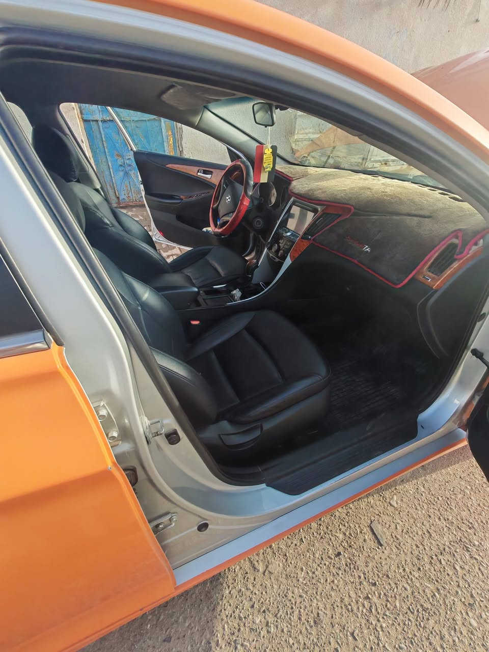 السلام عليكم
سوناتا موديل 2015 وارد كوري
 السياره خطين غاز بانزين
 كفاله من الضربه والتبديل
 كير مكينه خير من الله 
السياره نضيفه كلش 
كشنات كهرباء
تدفئه تبريد بالكشن
للاستفسار ***********
