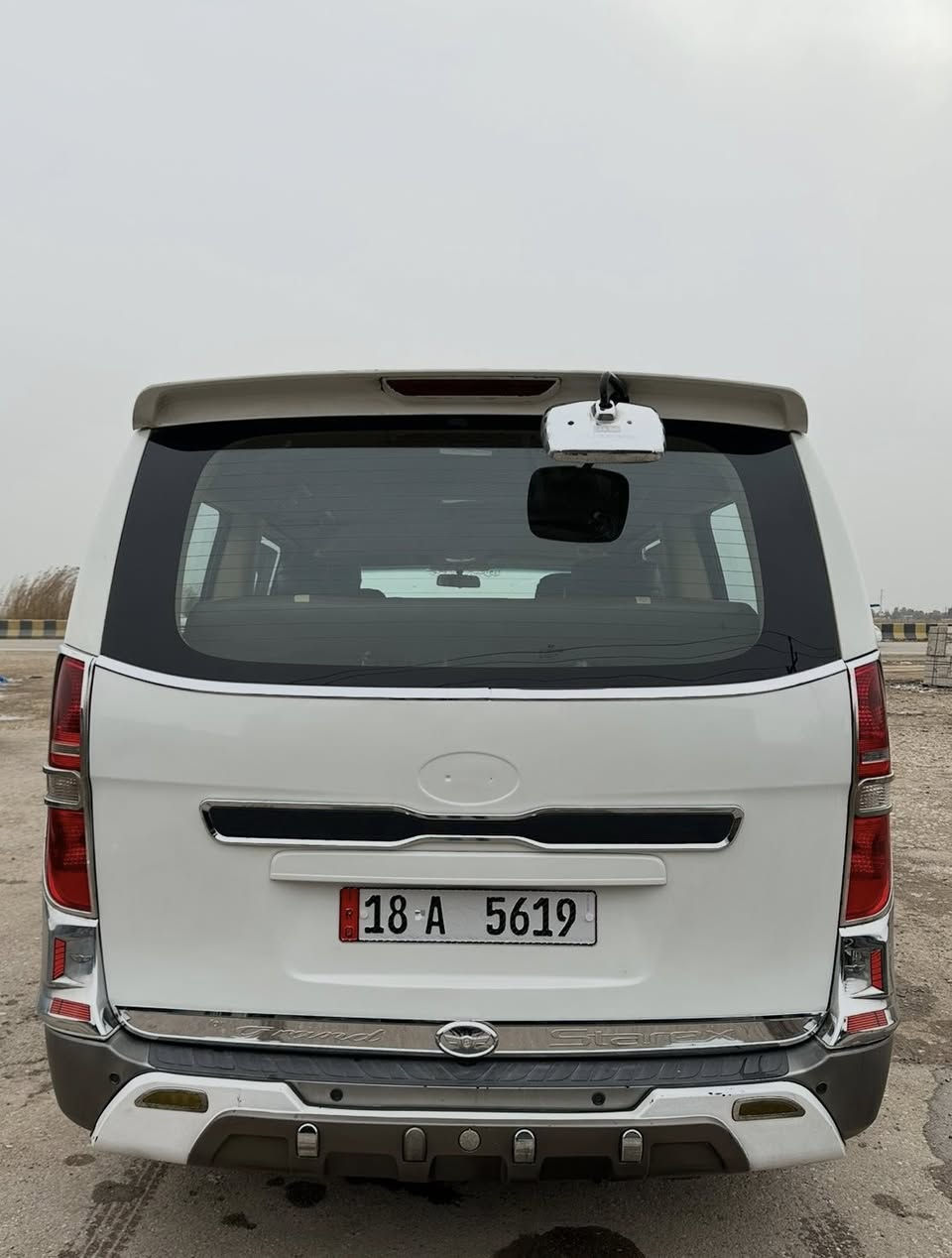 ألسلام عليكم ستاركس 
2009 رقم واسط إنكليزي بأسمي مصفره هيئه وغرامات سياره جاهزه مكينه كير تبريد حداديه كهربائيات خير من الله السياره بيها فقط لصندوك مصبوغ بدون ضربه صبغ فقط بدون معجون  للأستفسار الاتصال على الرقم
‭0786 630 5525
