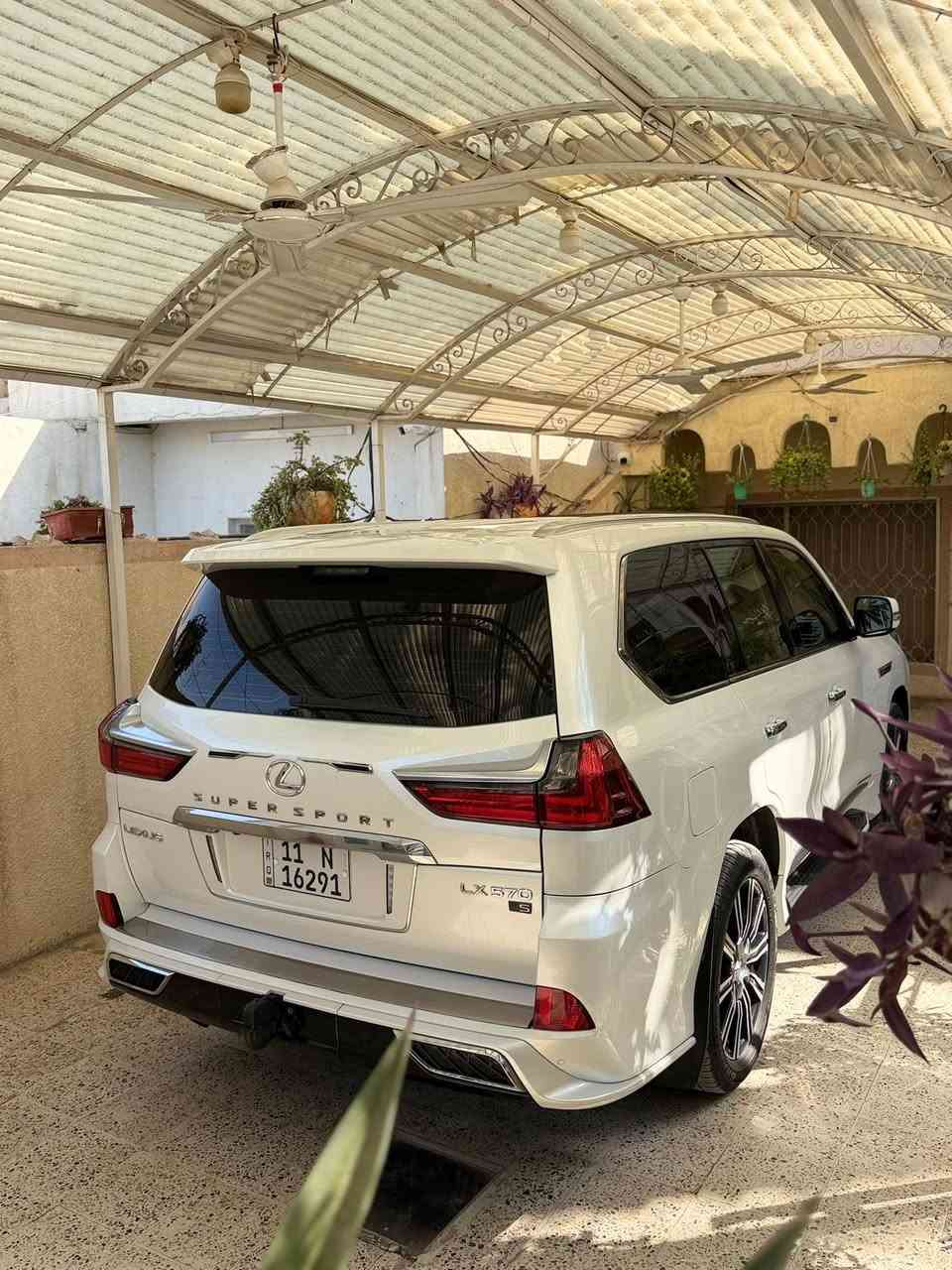 سلام عليكم
لبيع لكزز 2020سوبر سبورت 
كفالةعامة من الصبغ والبارد 
مغلفة PPF
السيارة سيرفز كلة بل شركة بعدهي بوضع الشركة
السيارة بسمي العنوان بغدد البنوك 
***********
