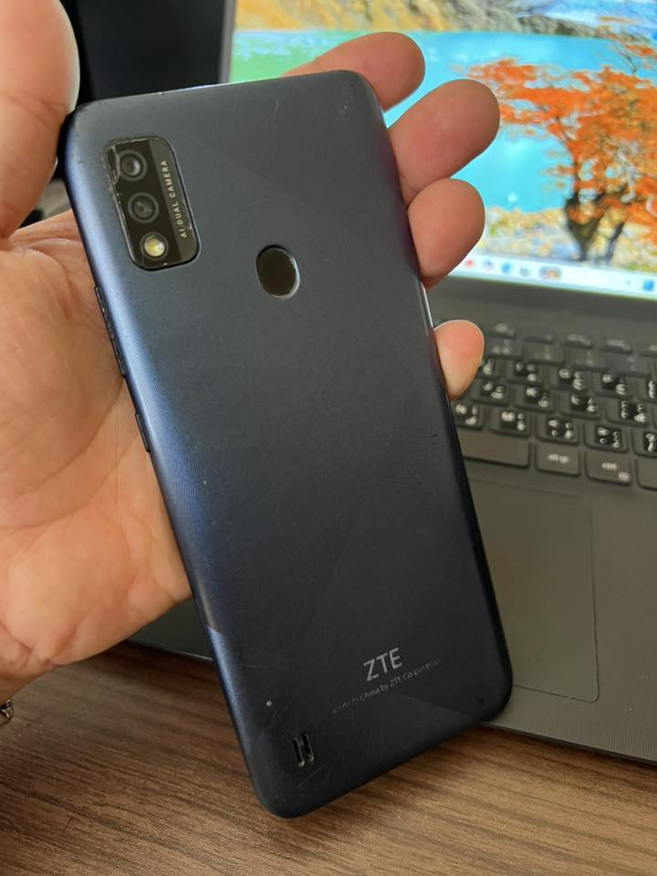 ZTE Blade A51
السلام عليكم 
جهاز ZTE للبيع 
بسعر 100 الف
سريع وخفيف وبطاريه جيده
مستشعر بصمة اصبع بالخلف 
***********
***********
