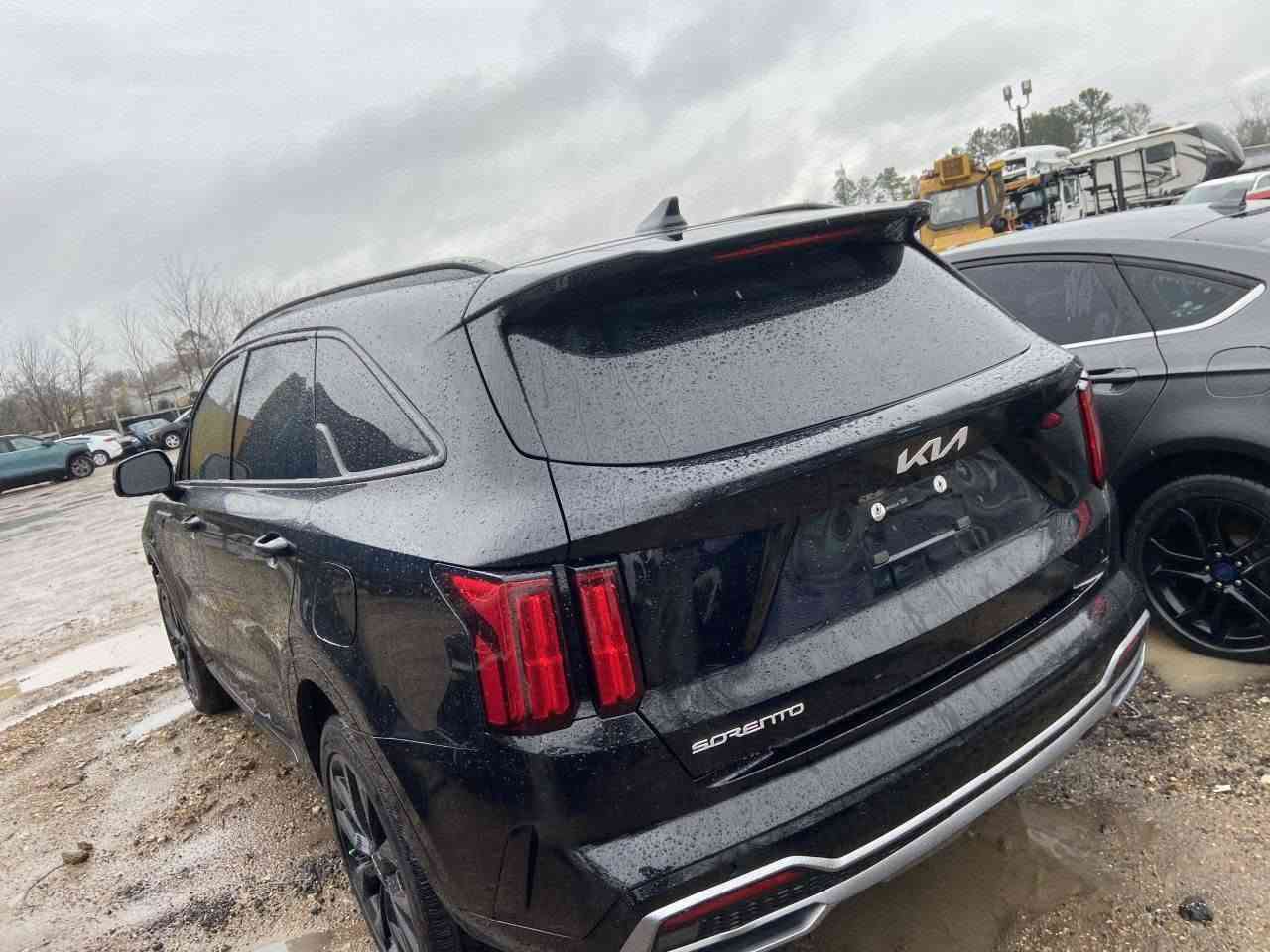 السلام عليكم ، بيع مستعجل بسعر مناسب جدا جدا
سورينتو 2023 فئة Sx
موديل 2023
رقم فحص موقت 
الحادث موضح بالصورة رقم شاصي موجود 
للاستفسار الاتصال ‏‪***********‬‏
