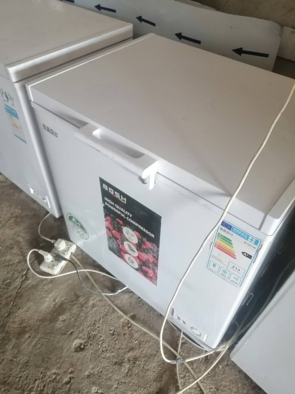 مجميده حجم 10 قدم عنوان مخيم كبرتو تابع دهوك رقم واتساب *********** محل بيوار شنكالي رقم واتساب *********** توصيل دهوك سنجار زاخو فقط
