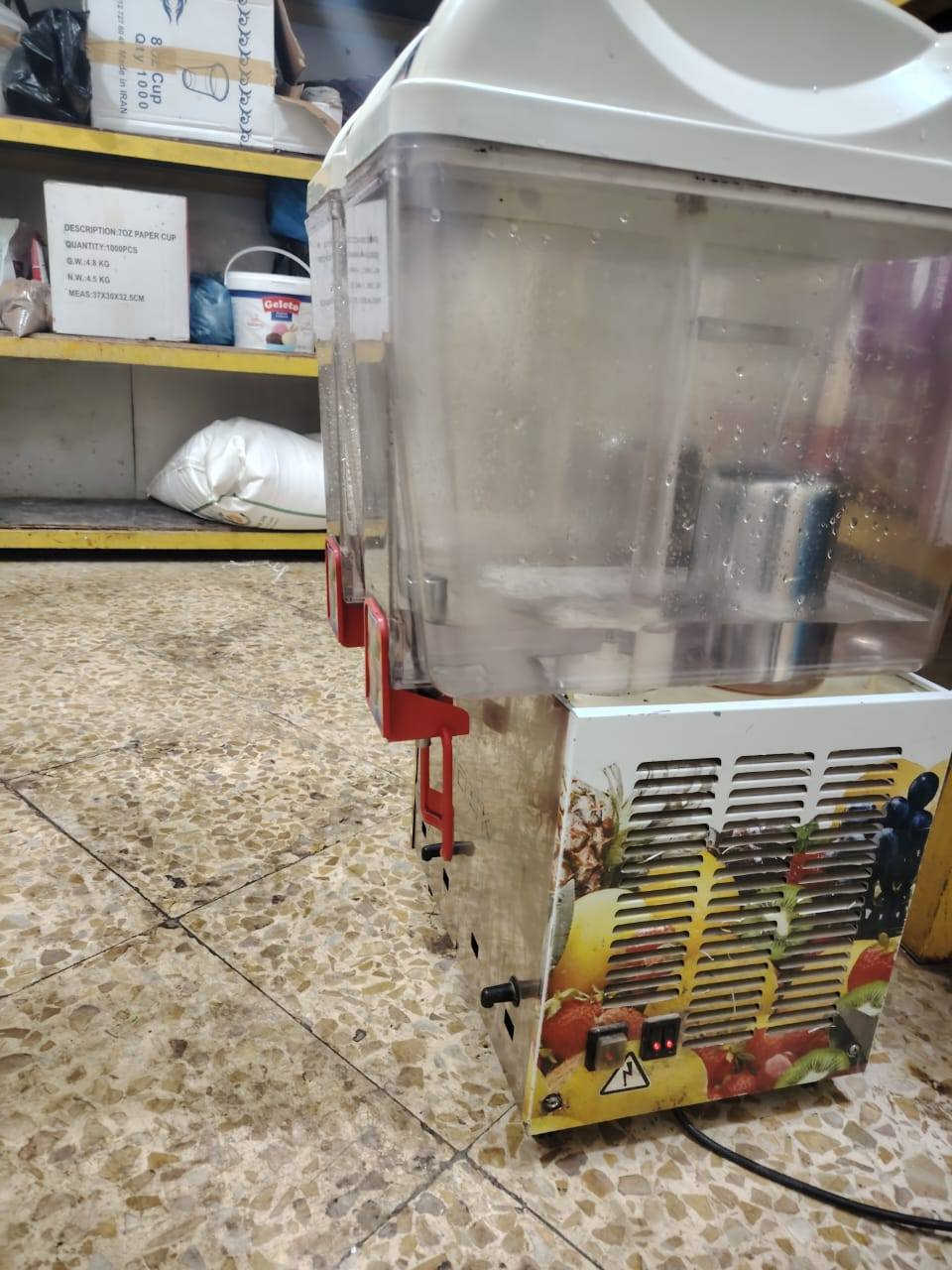 مكينة عصير هوسك باب اول نظيفه كلش السعر ٢٥٠ 
تواصل ***********
