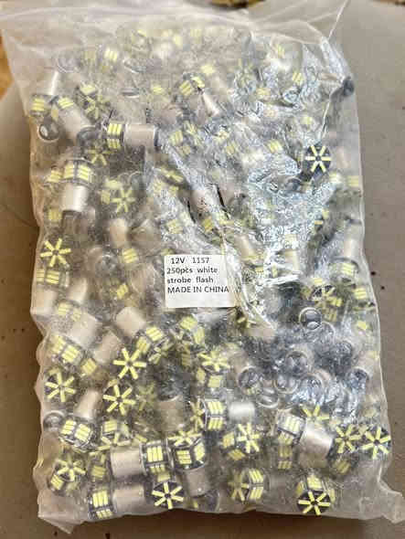 يالله اخوان عندي هاي الكميه جيس كامل عددهن 230 قطعه شلع للبيع 
ومتوفر توصيل لجميع المحافظات 
الحجز والاستفسار خاص او واتساب 
***********
