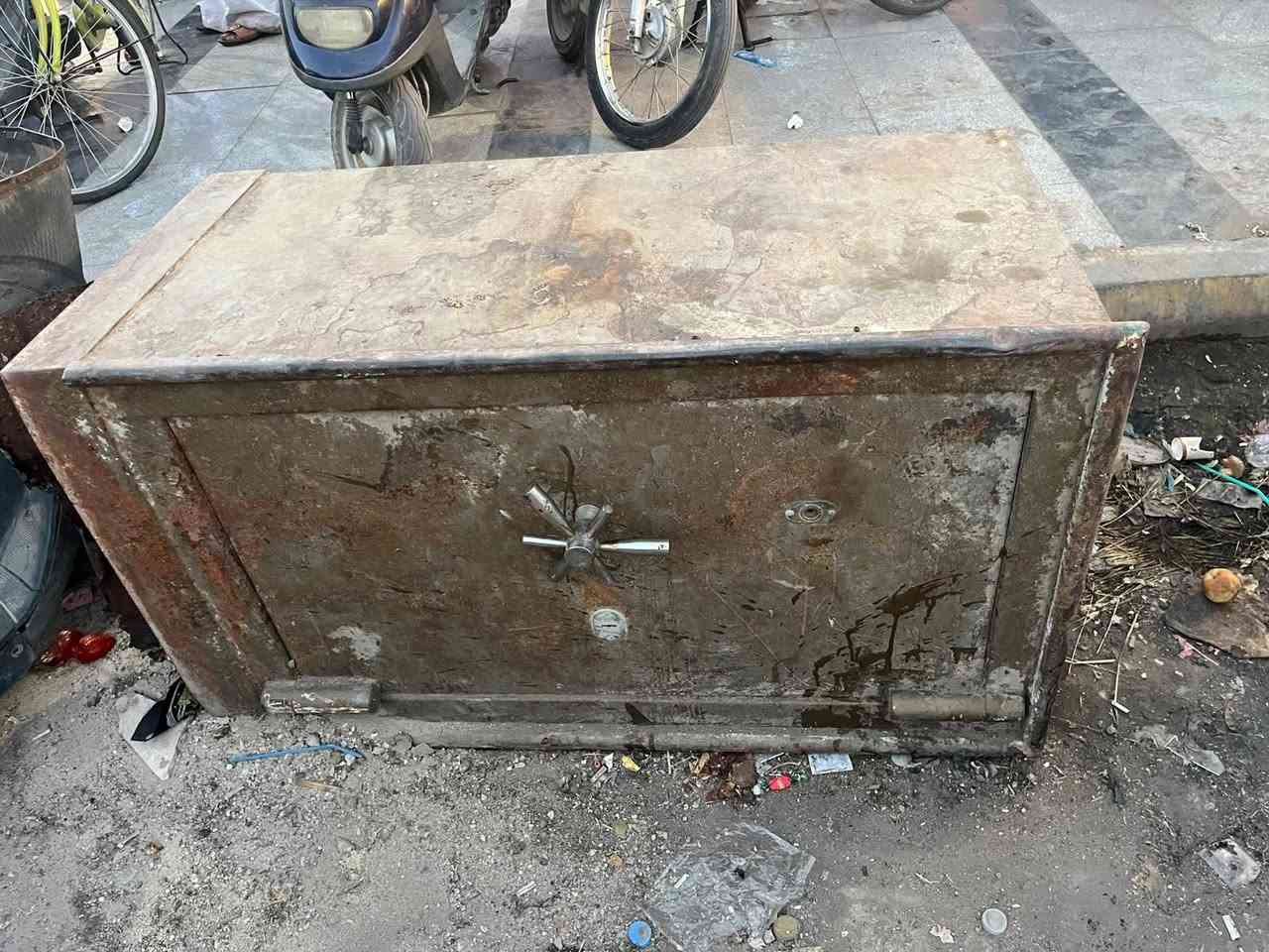 قاصه للبيع الأماني أصلي حجم كبير بس يرادلها غسل سعرها 300 الف مكانه كربلاء رقم ***********
