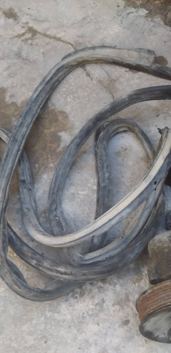 السلآم عليكم أغراض افيو خليجي البيع ماكان الحله قرب جسر الثوره مال افيو رقم  ***********
