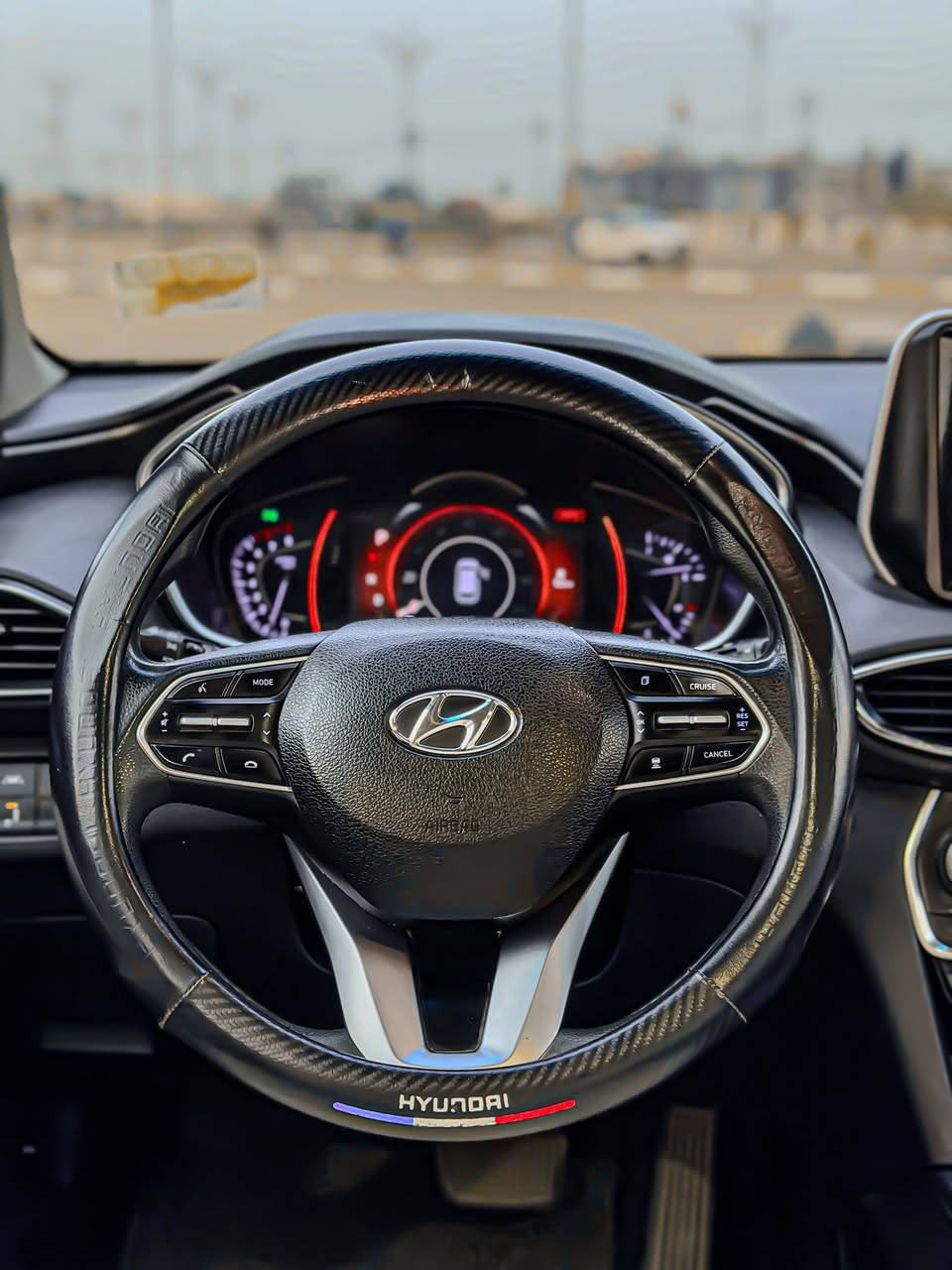 السلام عليكم من رخصت الأدمن المحترم...
صلوا على الحبيب محمد 😍😍.
HYUNDAI (SANTAFE) HTRAC 4x4..
هونداي سنتافي موديل 2019 فئة ((الهاترك)) وارد أمريكي حادث جاملغ وباب فقط بدوون دواخل او تبديل نهائياً  بجم كبس بعدها على وضع الوكالة السيارة جاهزة وجديدة جداااا عليها أدامة كاملة گير مكينة ممفتوحه حدادية تبريد ثلج ❄️ تدفئة كلشي جاهز مواصفات السيارة هااترك فوول عدا البنوراما..
مكينة 2400 GDI.
بصمة تشغيل+بصمة ابواب.
نضام 4x4 فور ويل.
داخل أوف وايت ((ملكي)).
قطعتين تبريد.
شاشة ديجتال + 4 مستشعرات حركة.
رادار جانبي+خلفي+امامي.
مانع تصادم.
مانع انحدار.
مانع انزلاق.
توقف ذاتي AUTO STOP.
سايد بريك دكمة.
نضام AUTO HOLD.
تحديد مسار.
شاشه صغيره ((شاشة اعطال ومعلومات القيادة)).
شاشة كبيرة((نضام APPLE CAR PLAY+B-T+Wi-Fi)).
نضام تبريد من نوع CLIMATA منفصل.
نضام APS.
نضام PARKING.
نضام Cruise Speed ((مثبت سرعة))+تحكم ستيرن بالكامل.
3 وضعيات قيادة ((SPORT/NORMAL/ECO)).
منافذ ((USB+USB-C)).
هيترات أمامي+جانبي+خلفي.
وبعد بيهااا هواااي مواصفات السيارة كاملة وجاهزة من جميع النواحي بل أضافه عليها طبقه نانو سيراميك ((طبقة حماية)) مع الضمان ماشية ((68،000))mi فقط رقم بغداد مشروع وطني تتحول بكافة محافظات العراق سنويه لغاية ((2027)) السعررررر ((١٦٩)) وبيهاااااا مجااااال..🖤
للأستفسار:***********
