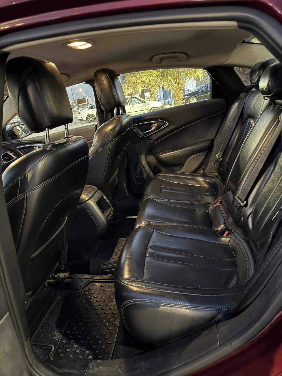 للبيع سي 200 موديل 2017 رقم اربيل حادثها بنيد فقط بدون ارباك شواصي وتكم مكفولات موضح بلسونار محرك 2400 السعر 115 وبيها مجال بسيط مكان النجف للاستفسار الاتصال بالرقم *********** مواصفاتهاا
بصمه 
تحكم ستيرن 
كشنات جلد 
تدفئه كشنات
كير ماوس
محرك 2400
شاشه كبيرة 
كامرة خلفيه 
حساس خلفي 
خمسه ويل كب 
Aps
