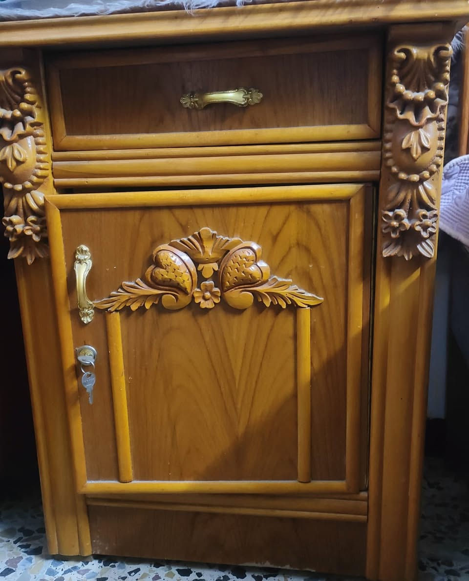 السلام عليكم غرفة صاج تزكام موسوكية نظيفة حيل نقصها ميز مرايا السعر 900مدينة الصدر قطاع 27رقم ***********
