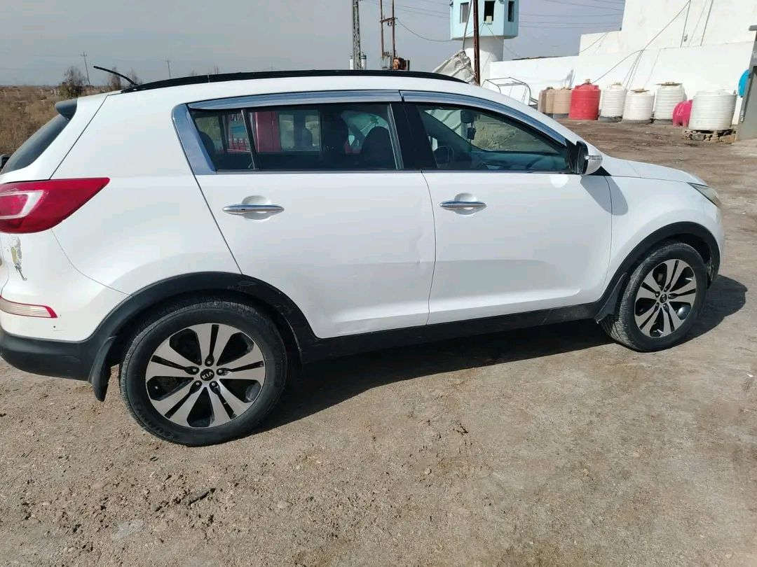 كيا سبورتج خليجي 2011
فول مواصفات عدا البصمه 
سنويه 2031 ورقم دولي بغداد 
مكينه دوش 2000 المرغوب 
مكفول من تنقيص وتبيخر 
حداديه تبريد تدفئه حساس 
كامره شاشه تخم تاير 
السياره جديدة وجاهزة من كلشي ( فقط بيه شويه صبغ وبارد السونار مرفق بالمنشور)

كوت المركز 
‪***********
***********
