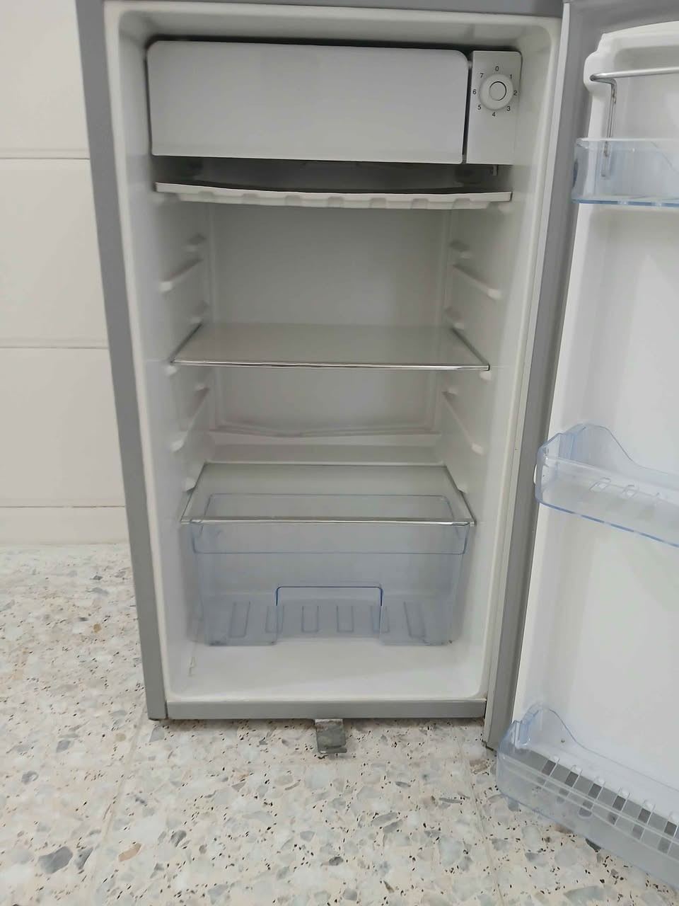 ثلاجة حجم ٥ قدم شغالة فول سعرها 85الف عنوان مدينة الصدر حي الصدرين موبايل *********** بغداد, العراق
