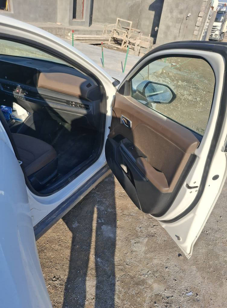 السلام عليكم سياره k4 ٢٠٢٥ ماشيه ٥٠٠٠ اخت الزيرو السعر المطلوب ٢٠٠ $ ويها شويه مجال لشراي السياره كلش حلوه الرقم الهاتف ***********
