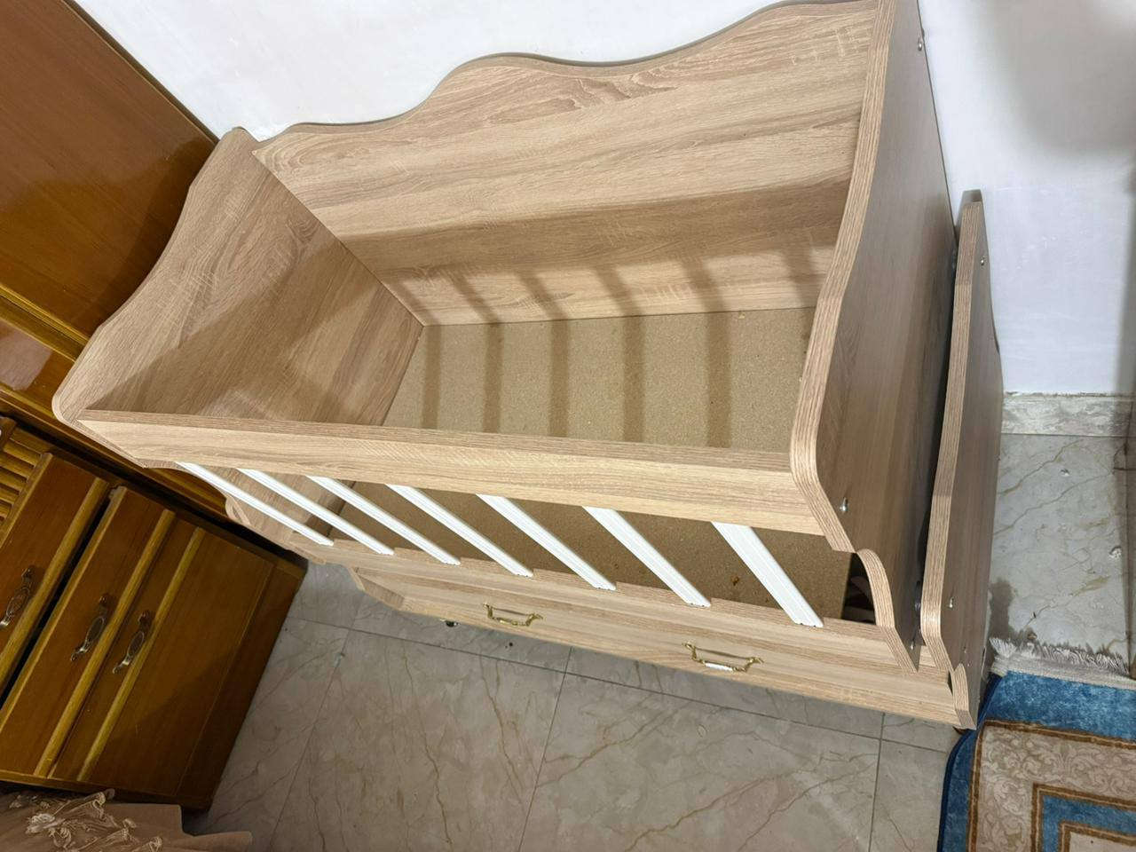 سرير أطفال طول 1٫20 وعمق 50 سانتيم استعمال كلش قليل للبيع 80 وبيه مجال مكان بغداد الدوره للتواصل ***********
