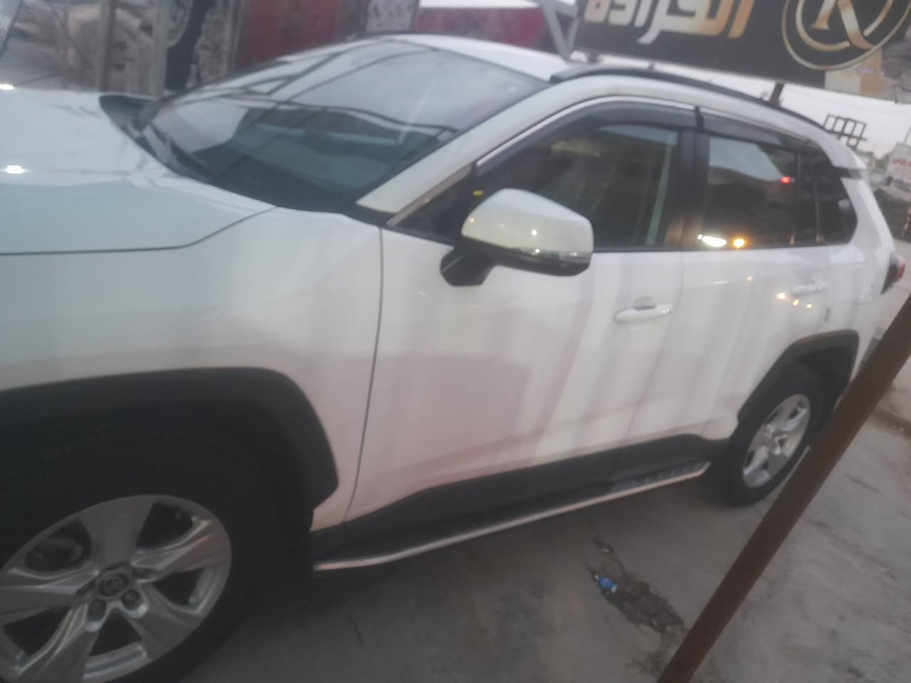 راف فور السعر ٢٣٠/ ٢٠٢١/ اسياره فول XLE/بيها بارد بل جاملق سكن امامي مكان السياره كركوك/ ***********
