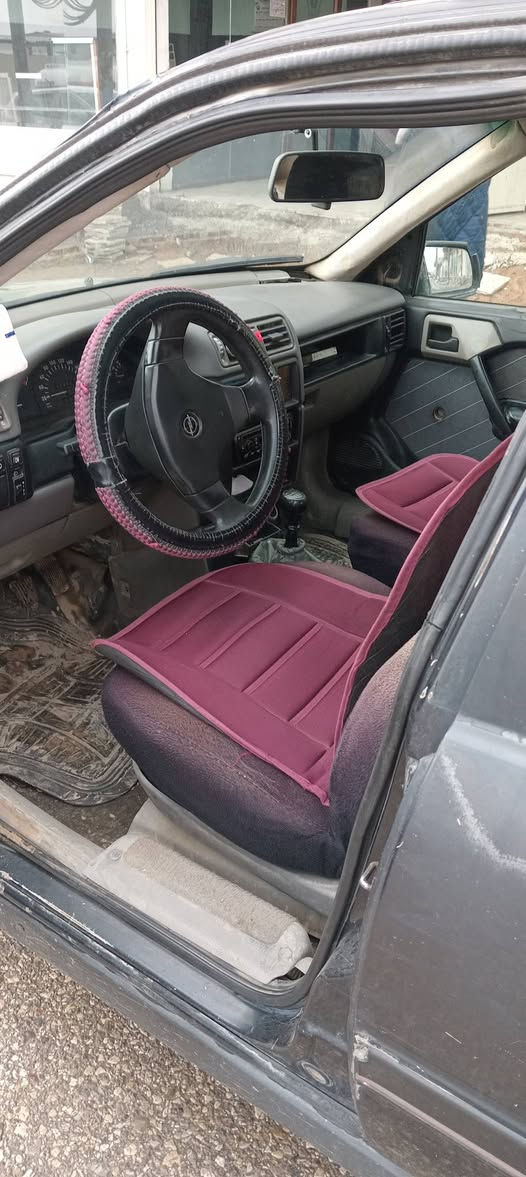 اوبل فكترا حجم ٢٠ للبيع موديل ٩١ محرك والكير شرط بدون صبغ السيارة بدون حوادث رقم جديد لى ٢٠٣٠ طخم جديد قفل مركزي السيارة باسمي شرط التحويل وبي كوبون بنزين سعر ٣٦ وبي مجال *********** مكان سميل
