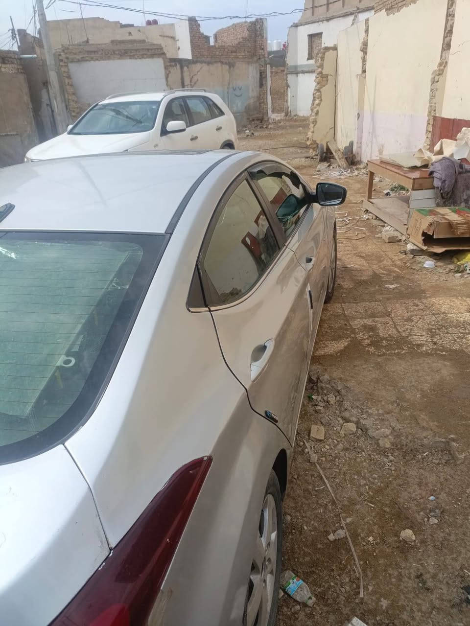 النترا
مديل 2016
محرك 200 دوش
ضربته امريكيه جاملغ خلفي اوباب  اوبالعراق جاملغ امامي جهة سائق والباقي ليبل واحد
فول مواصفات 1/1 
بصمه 
تحكم ستيرين 
اشاير مري 
بانوراما 
تدفئة وتبريد كشن  
شاشه 
كامره
حداديه وصدر جديده 
تكم تايرات سياره جاهزه لل اخير 
مكان سياره بابل القاسم 
السعر 113وقابل للتفاوض 
*********** اتصال +واتس فقط
مع تحياتي للجميع 🤍
