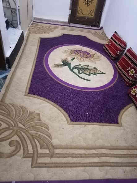 فرشه للبيع سعرها ٨ وبيها مجال للشراي رقم الواتساب ***********
