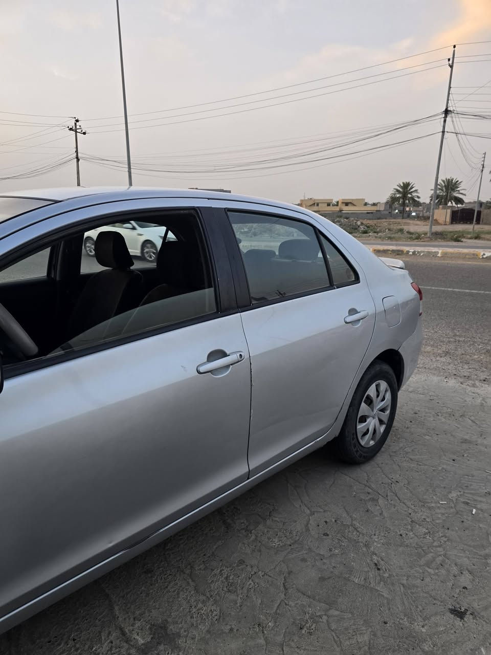 تويوتا يارس ٢٠٠٧ امريكي ٣ قطع صبغ محرك جديد كير مكفول تحويل مباشر كير اوتوماتيك.. مكانها الرمادي... السعر ٥٨ ورقه بيها مجال..للاستفسار ***********
