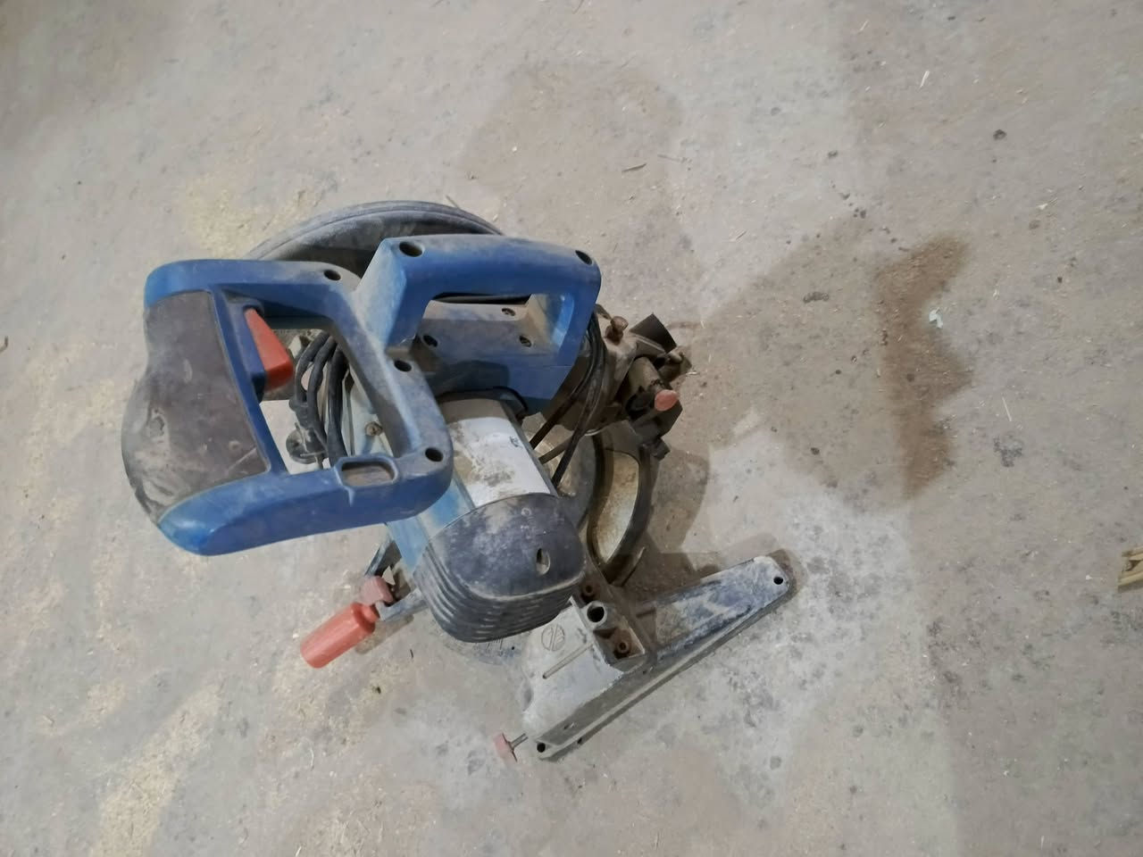 كتر نجاره لبيع السعر 130وبي مجال الشراي يتصل ***********مكاني حله شغال على فحص نقصه بي قاعده صينيه
