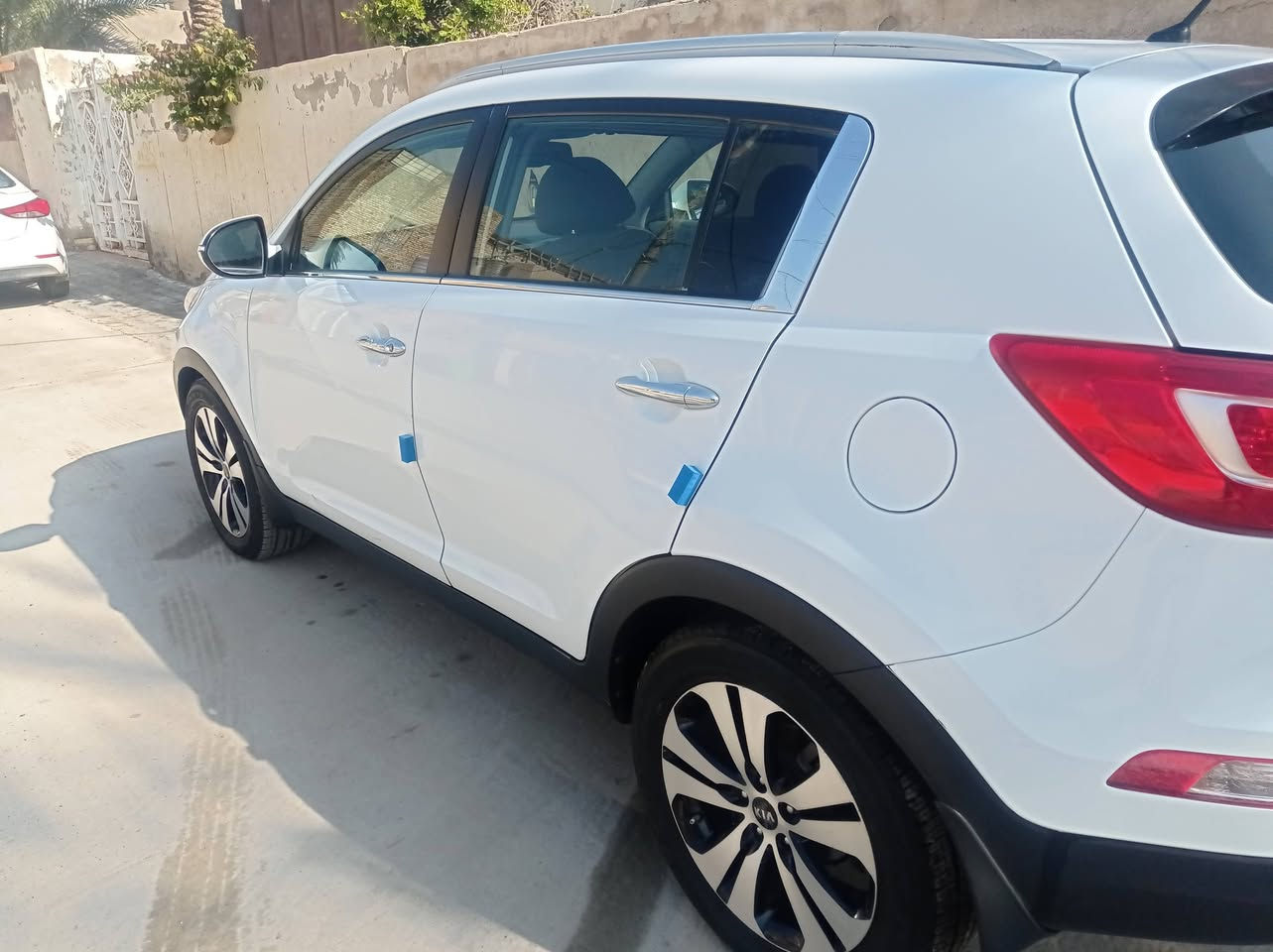 السلام عليكم
سبورتج للبيع
 رقم بغداد موديل 14 خليجي 
ماشيه 136 بأسمي 
سعرها 150 بي مجال 
بيها فقط الي بسونار مأشر 
مكانها بالكوت 
مركز المدينه
موبايل ***********
كرار
