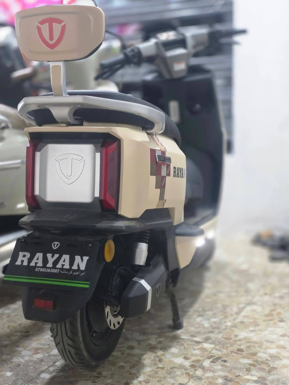 دراجة ريان
بصمه 
صندوق كهرباء 
٦ باتري 
دراجه جديدة 
استخدام كلش قليل 
للبيع مكاني بغداد 
الشراي يراسلني يتصل باليعجبك 
متواجد واتساب 
***********

